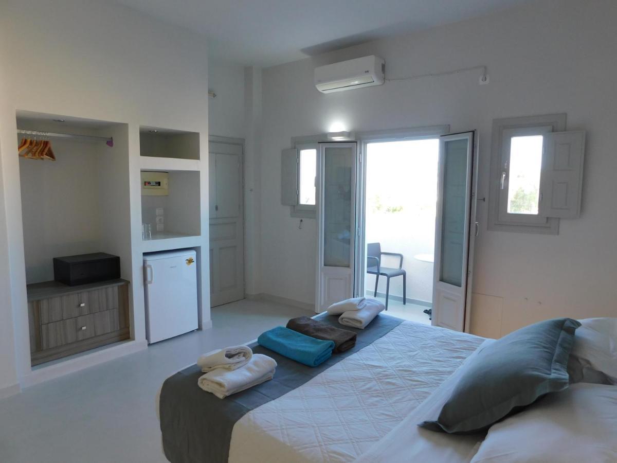 One And Only Beachfront Rooms Perissa  Bagian luar foto