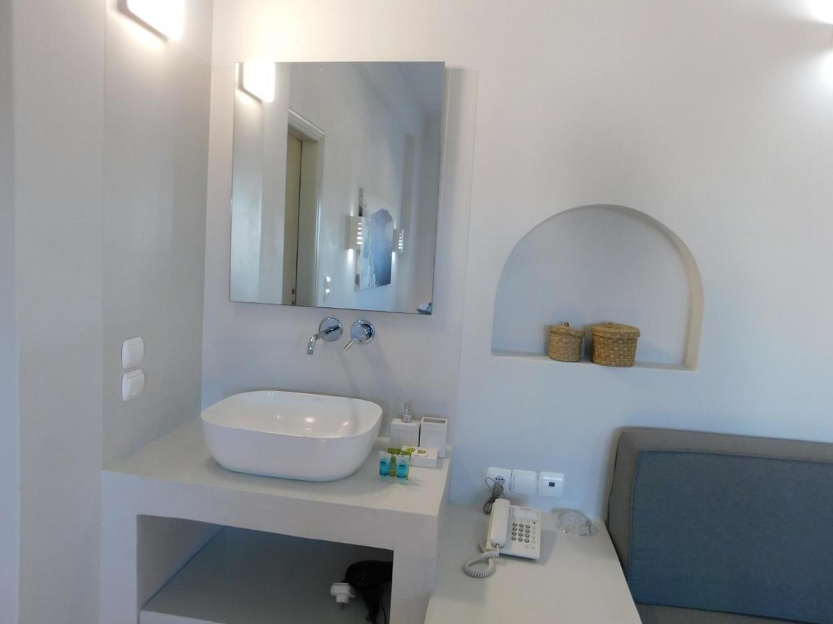 One And Only Beachfront Rooms Perissa  Bagian luar foto