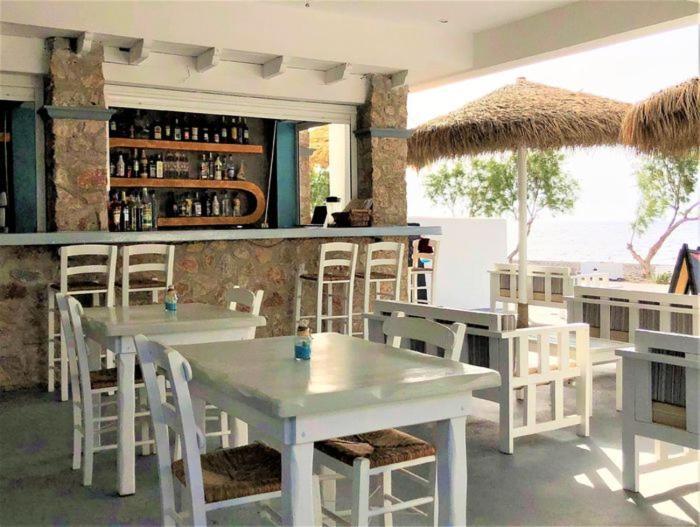 One And Only Beachfront Rooms Perissa  Bagian luar foto