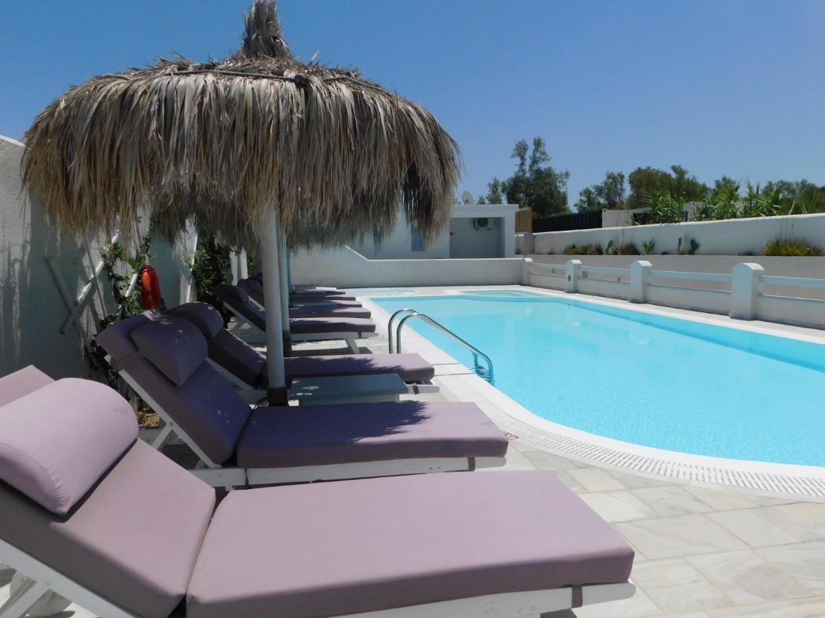 One And Only Beachfront Rooms Perissa  Bagian luar foto